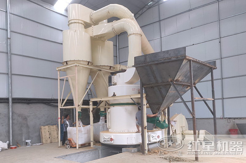 雷蒙磨粉機(jī)現(xiàn)場(chǎng)實(shí)拍 雷蒙磨粉機(jī)現(xiàn)場(chǎng)實(shí)拍