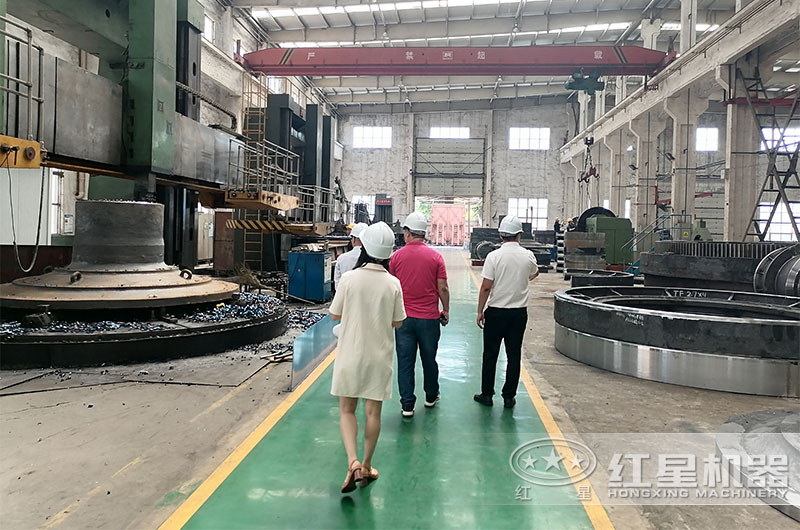 球磨機(jī)生產(chǎn)車間 球磨機(jī)生產(chǎn)車間