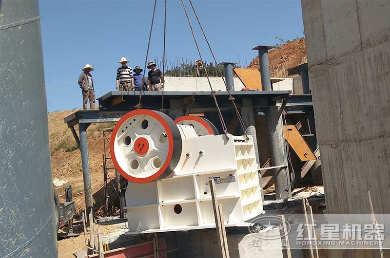 顎式破碎機現(xiàn)場 顎式破碎機現(xiàn)場