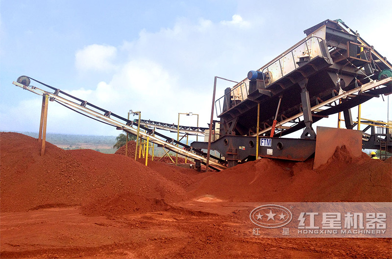 移動(dòng)式廢舊紅磚粉碎機(jī)現(xiàn)場(chǎng)