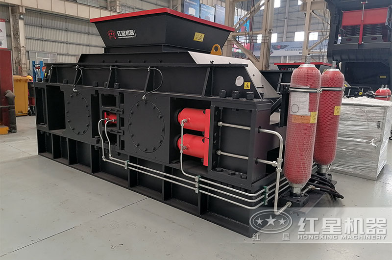 對輥制砂機(jī)實(shí)拍 對輥制砂機(jī)實(shí)拍