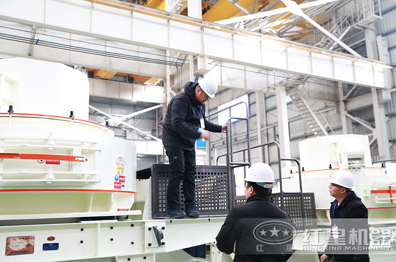 客戶來廠考察花崗巖制砂設(shè)備 客戶來廠考察花崗巖制砂設(shè)備