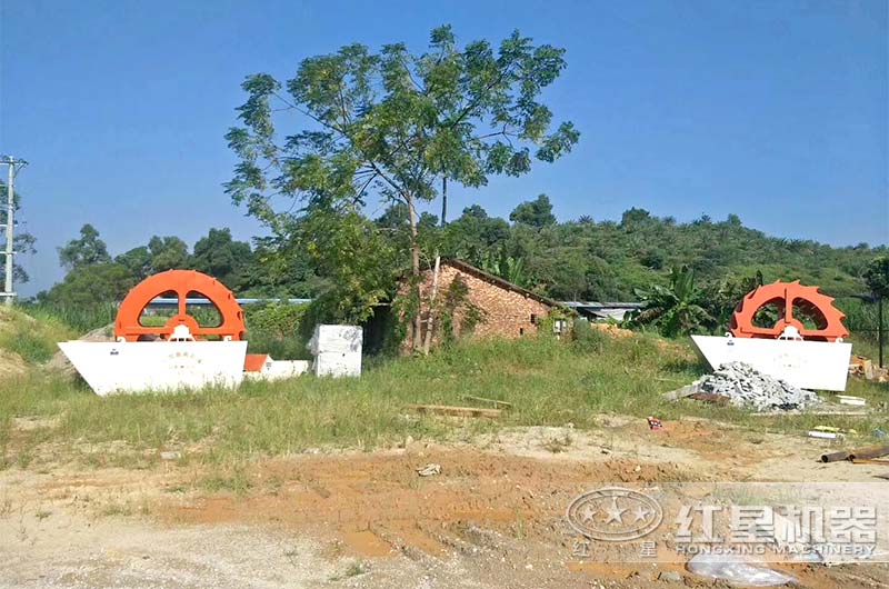 砂石生產(chǎn)線現(xiàn)場(chǎng)等待安裝的洗沙機(jī) 砂石生產(chǎn)線現(xiàn)場(chǎng)等待安裝的洗沙機(jī)