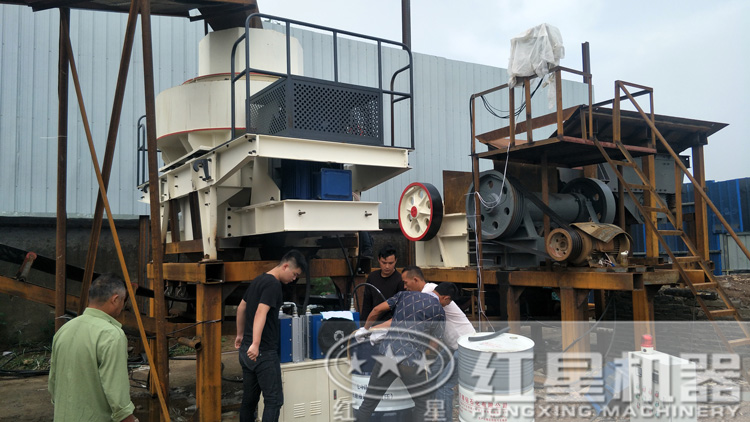 生產(chǎn)現(xiàn)場有很多，安排起來啦！