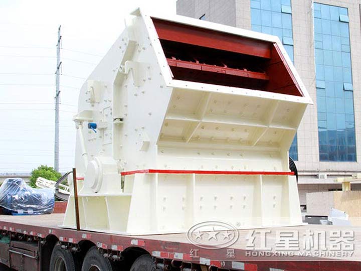 反擊式破碎機發(fā)貨，快速抵達用戶生產(chǎn)現(xiàn)場