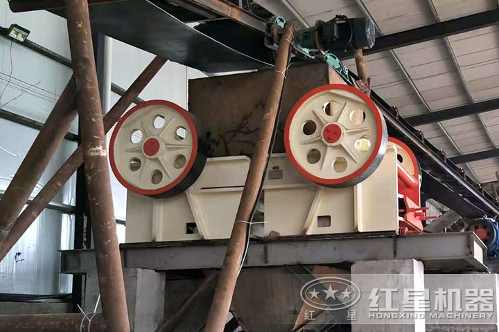 兩臺顎破作業(yè)現場