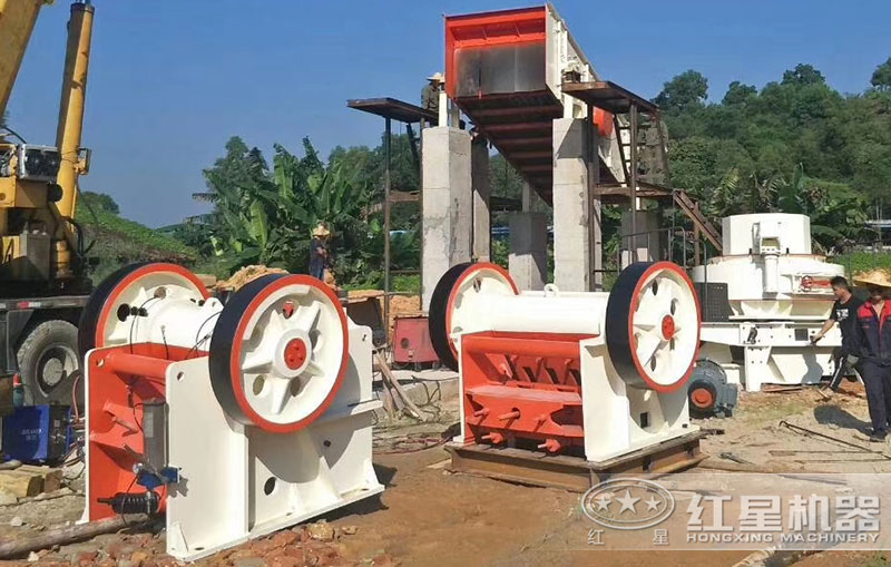 德版顎式破碎機(jī)現(xiàn)場(chǎng)